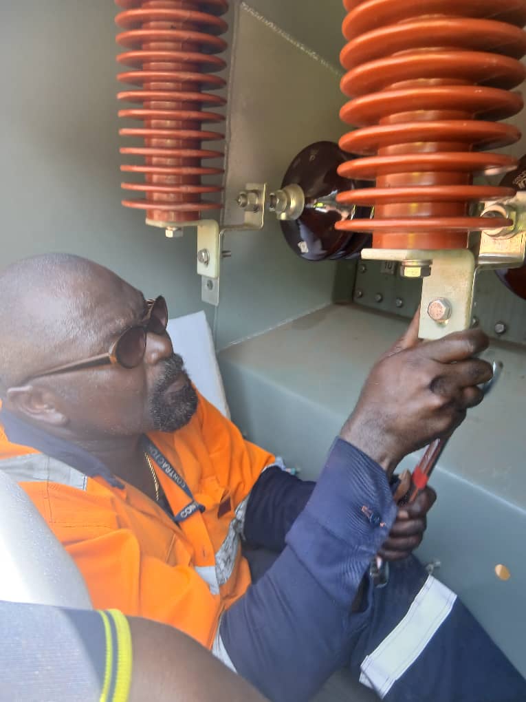 Instrumentation on HV insulators
